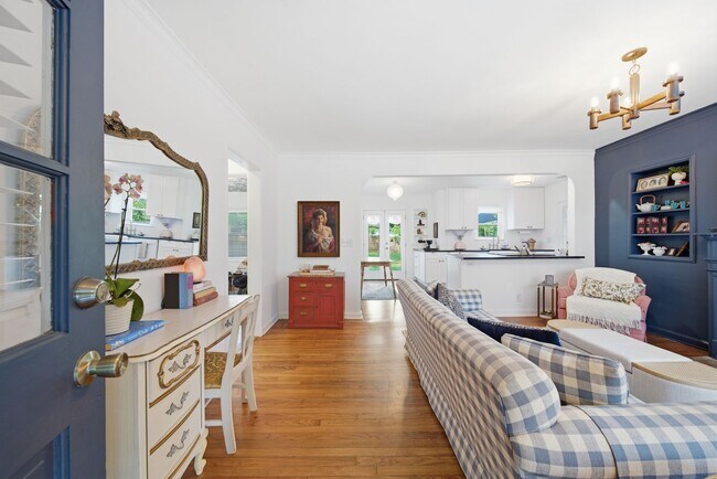 Building Photo - Charming 2-Bedroom, 1-Bath Home in Midtown