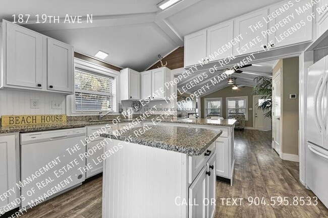 Building Photo - 187 19th Ave N