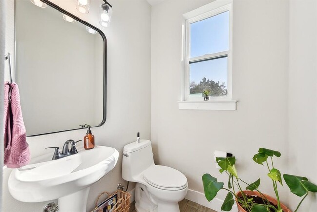 Building Photo - 25 Woodacre Dr