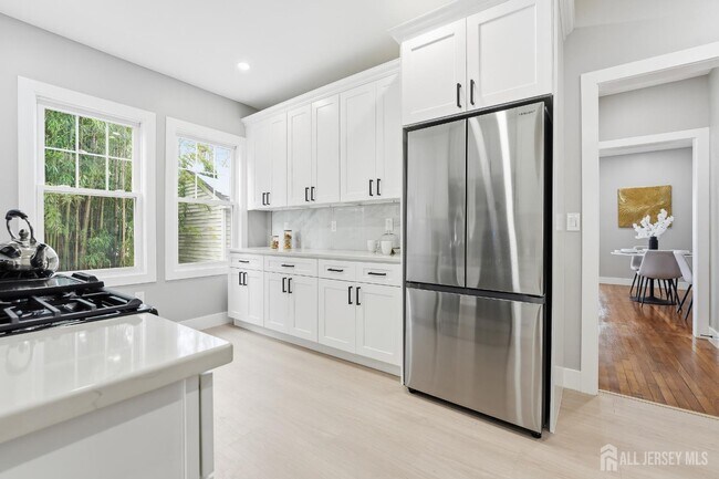 Building Photo - 212-214 Montgomery St