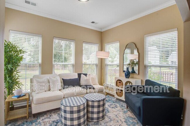 Building Photo - 202 Center Hill Ct