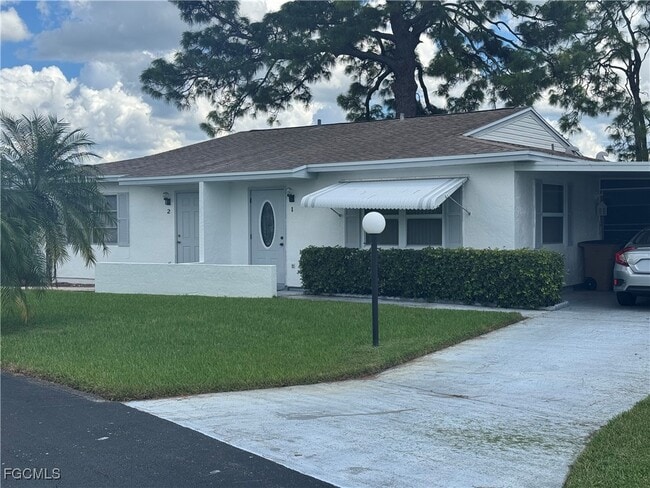 Primary Photo - 1 Aztec Lily Ln