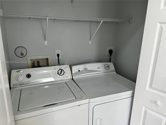 Building Photo - 1480 NE 33rd Ave