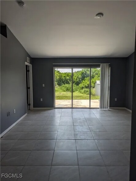 Building Photo - 2405 Mansfield Ave S