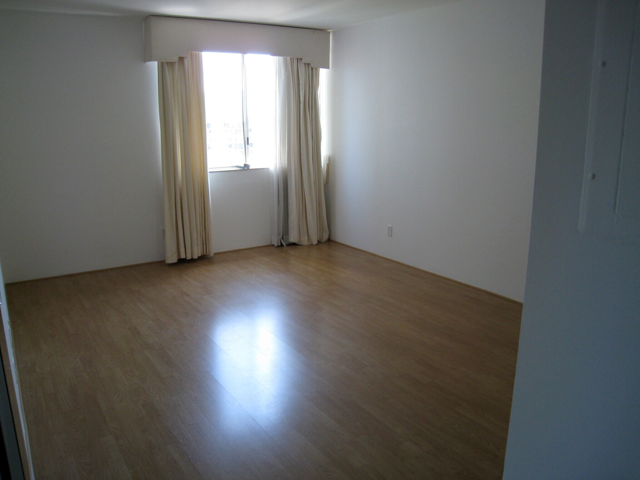 master bedroom - 10747 Wilshire Blvd