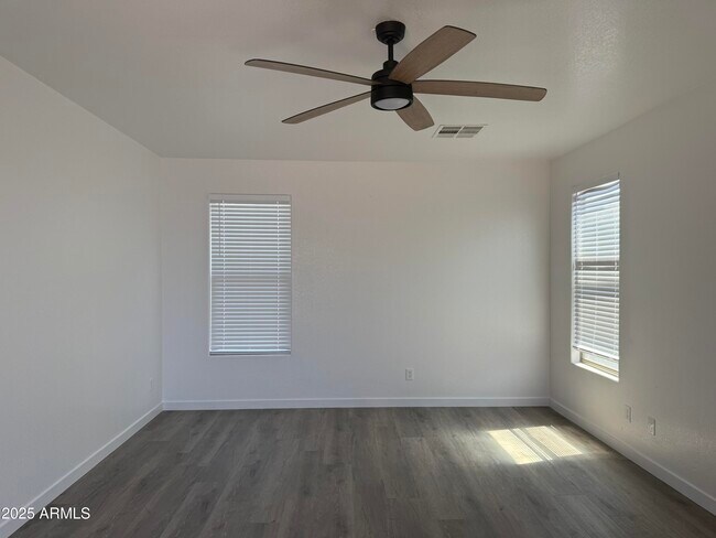 Building Photo - 3915 E Morelos St