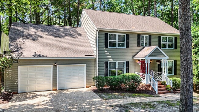 Primary Photo - Beautifully Refreshed 4 Bedroom 3 Bath Col...