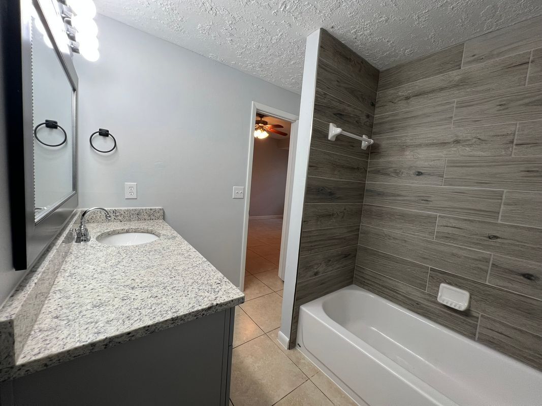 Building Photo - 12135 Armenia Gables Cir