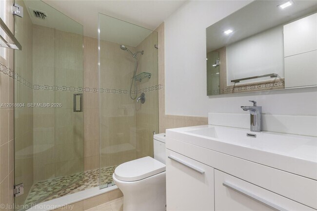 Building Photo - 5555 Collins Ave