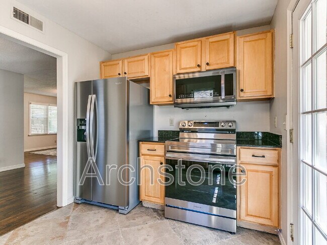 Building Photo - 1732 Carlisle Rd