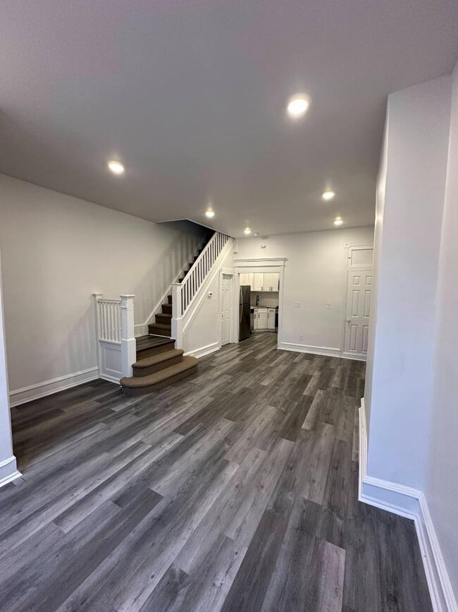 Primary Photo - 2449 N 33rd St