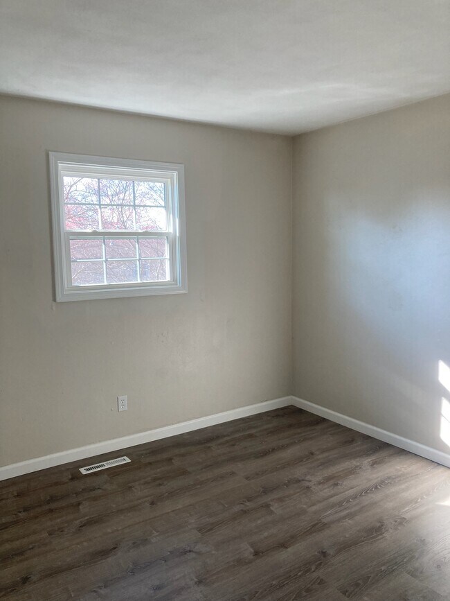 Building Photo - 707 Plankway Dr
