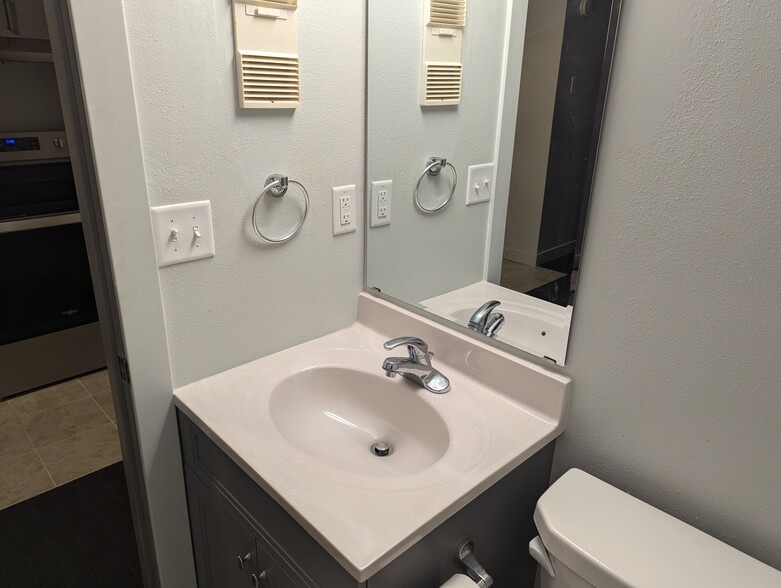 Building Photo - 207 3rd St S