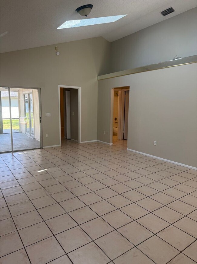 Building Photo - Charming 3-Bedroom Home in a Beautiful Sanford / Lake Mary Community with Community Pool