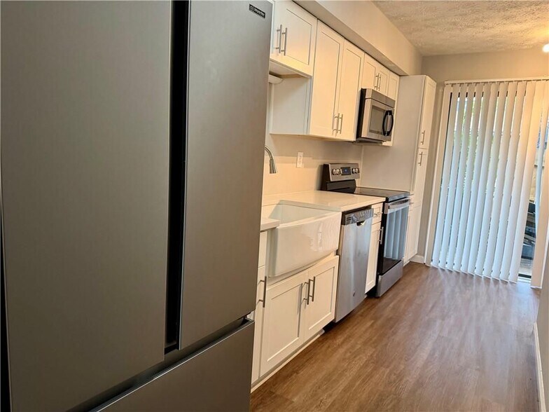 Building Photo - 1059 Mariners Dr