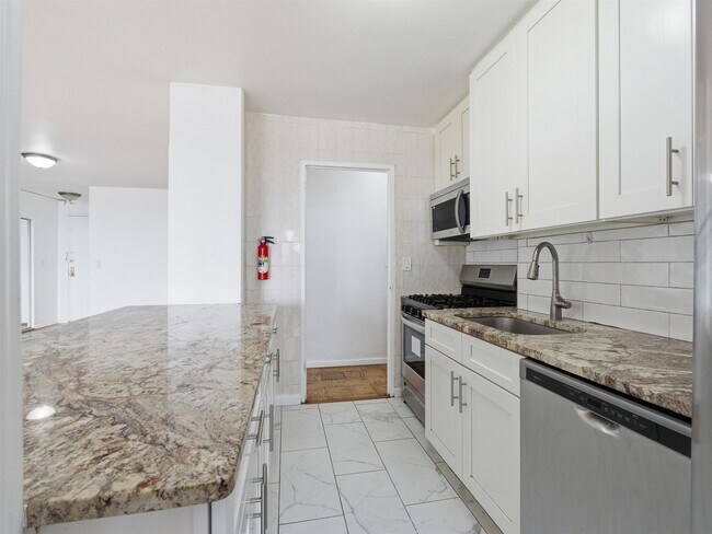 Building Photo - 10 Huron Ave