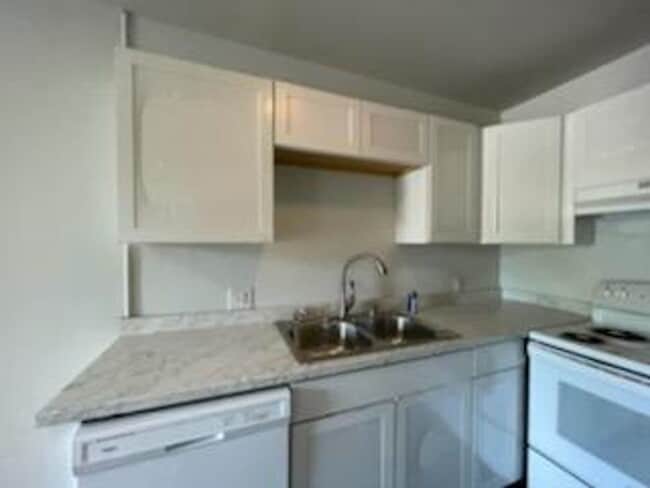 Building Photo - 246 White Bridge Pike