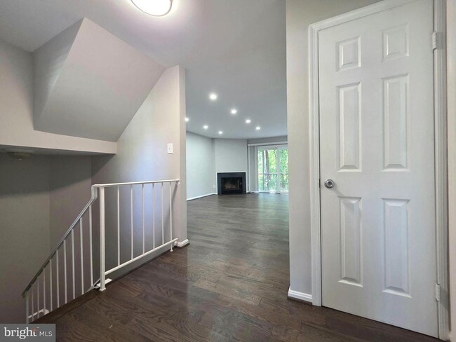 Building Photo - 10414 Parthenon Ct