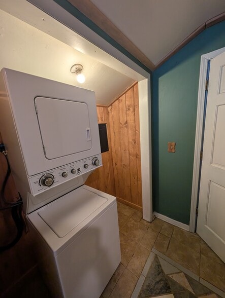 Building Photo - 8970 E Gull Lake Dr