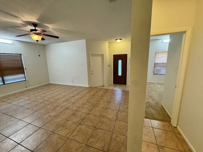 Building Photo - Ready For Move In - Nice 3/2 in West SA In...