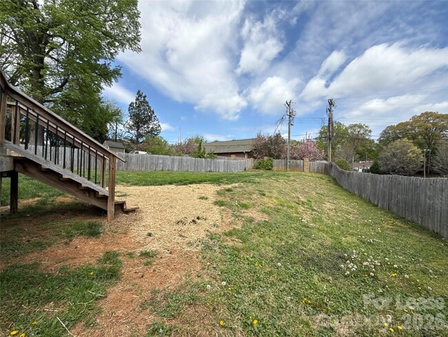 Building Photo - 2520 Brentwood Pl