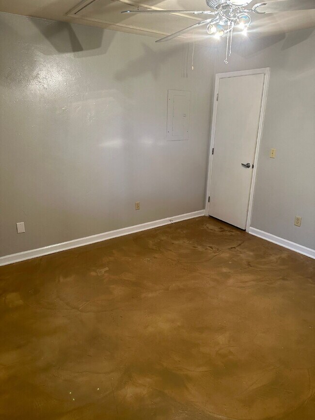 Building Photo - Great townhome in Brewster Estates!