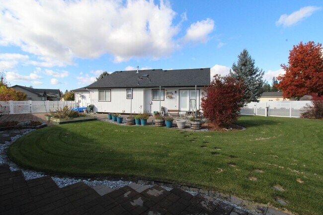 Building Photo - 3922 E Siskin Ln