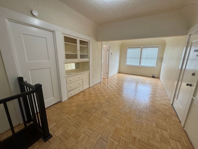 Building Photo - 5913 Vallejo St