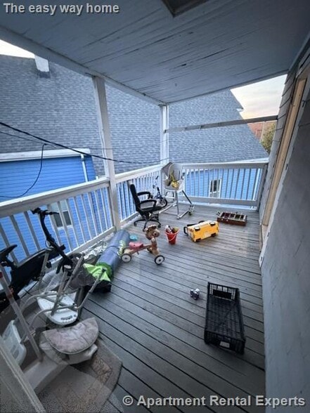 Building Photo - 15-17 Gladstone St Unit #3