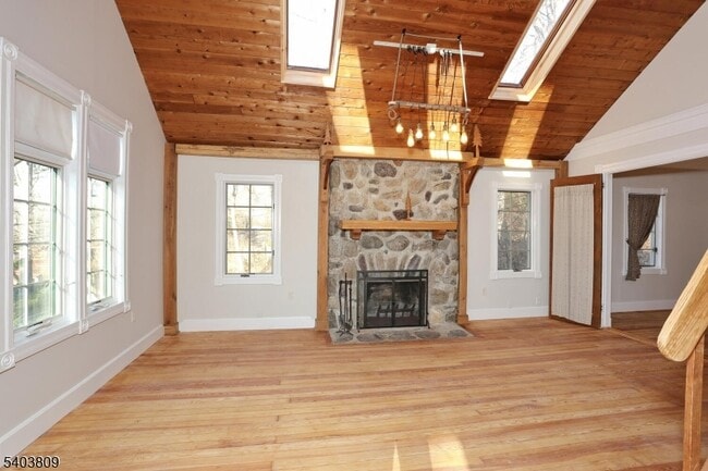 Building Photo - 140 Cupsaw Dr