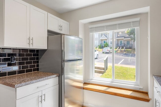 Building Photo - Charming 2 Bedroom/1 Bath Townhome in Henrico ***Available Early September***