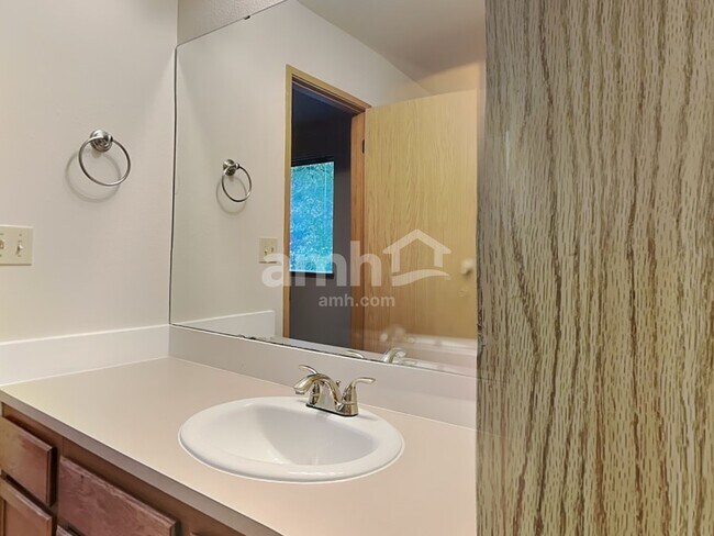 Building Photo - 2078 SE 8th Dr