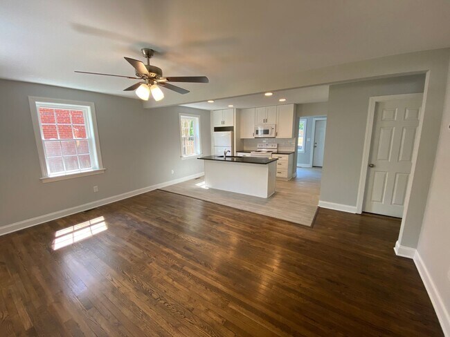Building Photo - Updated 4 Bedroom Home Convenient to Carytown, Byrd Park And More. Available In July