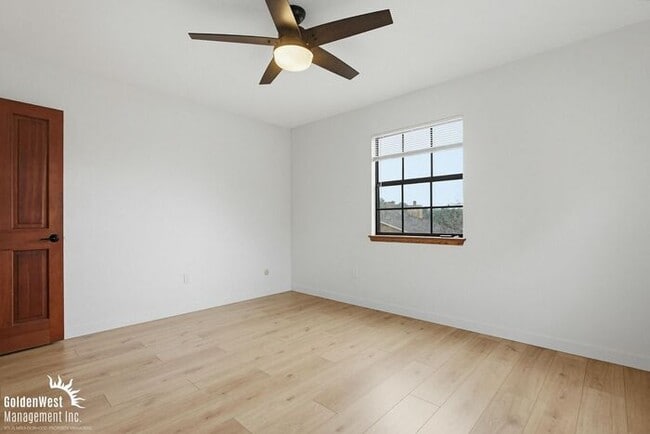 Building Photo - Spacious and Inviting 4Bdm 3Ba Home Nestled in the Scenic Hills of Fallbrook!