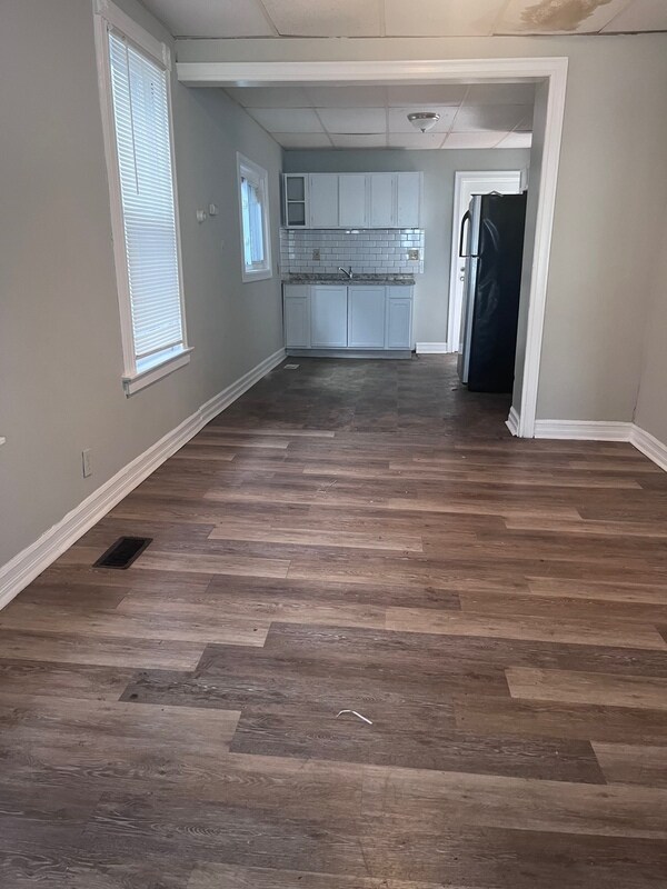 Primary Photo - 2103 Niagara St