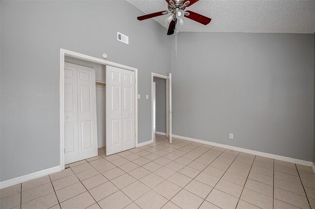 Building Photo - 13850 Walnut Hollow Ln