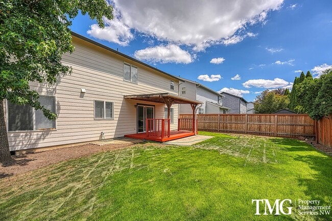Building Photo - Beautifully Remodeled 3BR Home with Fenced Backyard