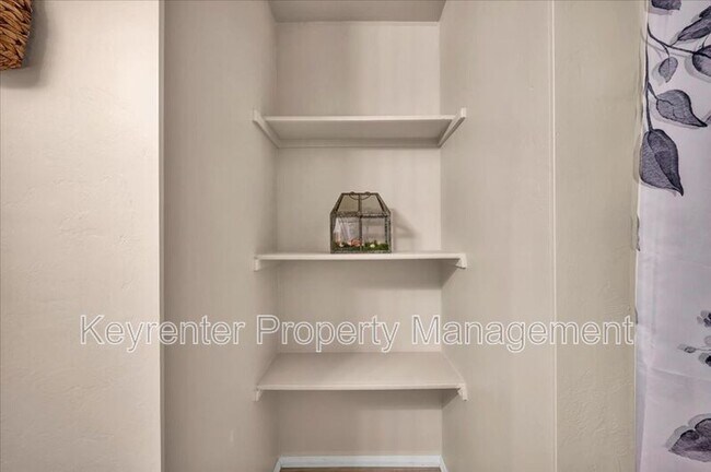 Building Photo - 551 SE 4th St