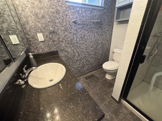 Building Photo - 1855 King Edward Dr