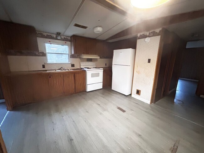 Building Photo - 106 Courtillians Rd