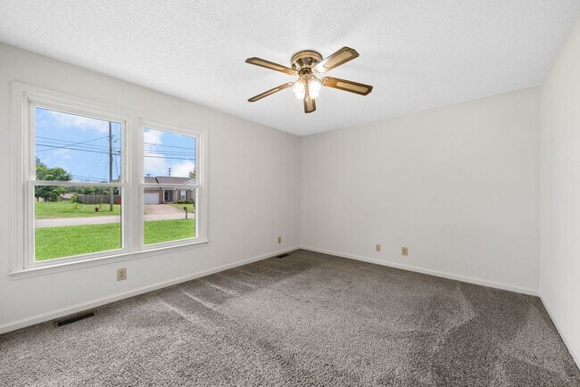 Building Photo - 3 Bedroom Pet Friendly Home For Rent Near 101st Parkway!