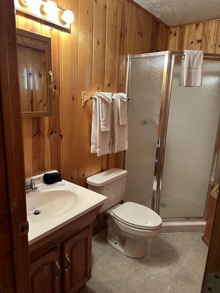 Building Photo - 237 E White Mountain Blvd