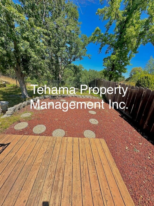 Building Photo - Charming 3 bedroom 2 bath home in the Coun...