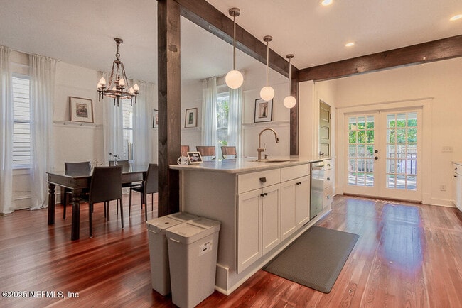 Building Photo - 1838 Silver St