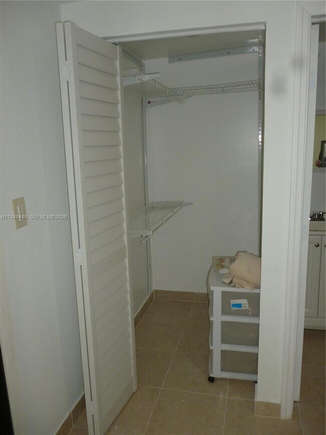 Building Photo - 4611 SW 19th St