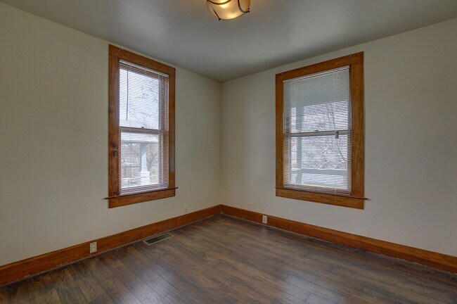 Building Photo - 114 N Willow St