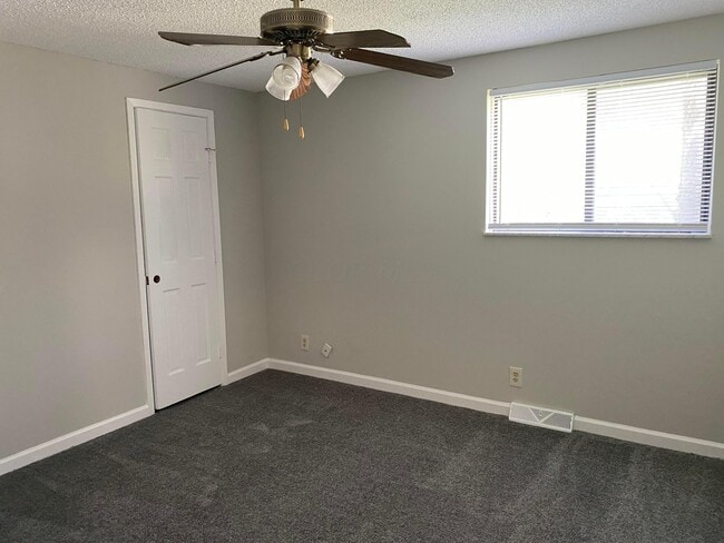 Building Photo - 822 Ronson Ave