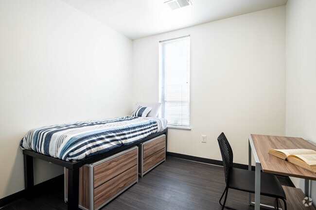 4BR, 2BA - 1012SF - The Reserve Student Apartments