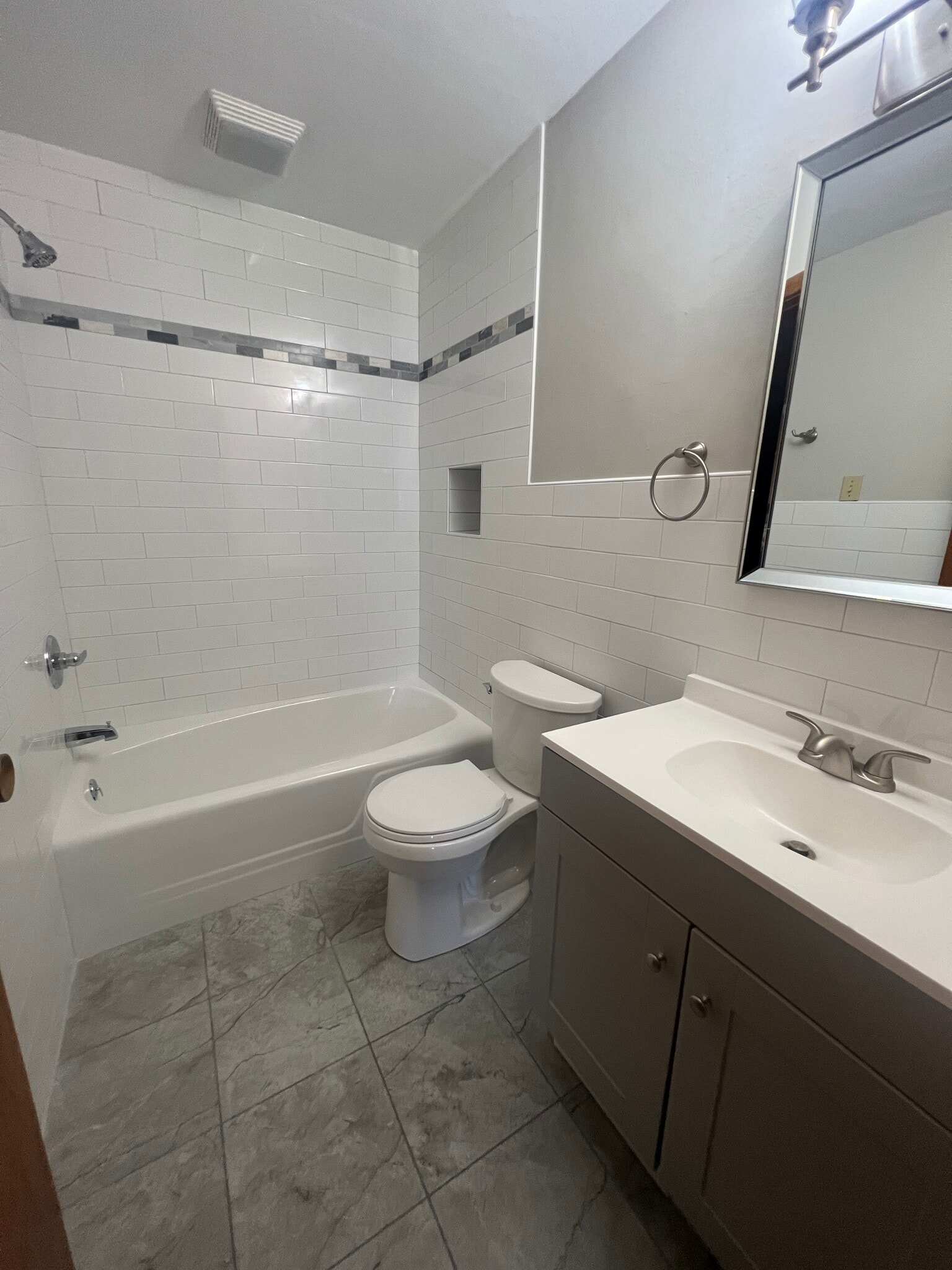 Building Photo - 1615 W 44th St