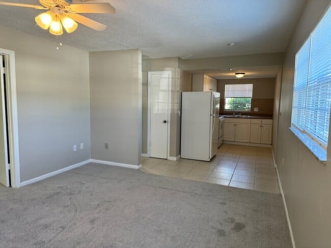 Building Photo - Great Location, Community Pool! Cable, Water and Sewer are INCLUDED!